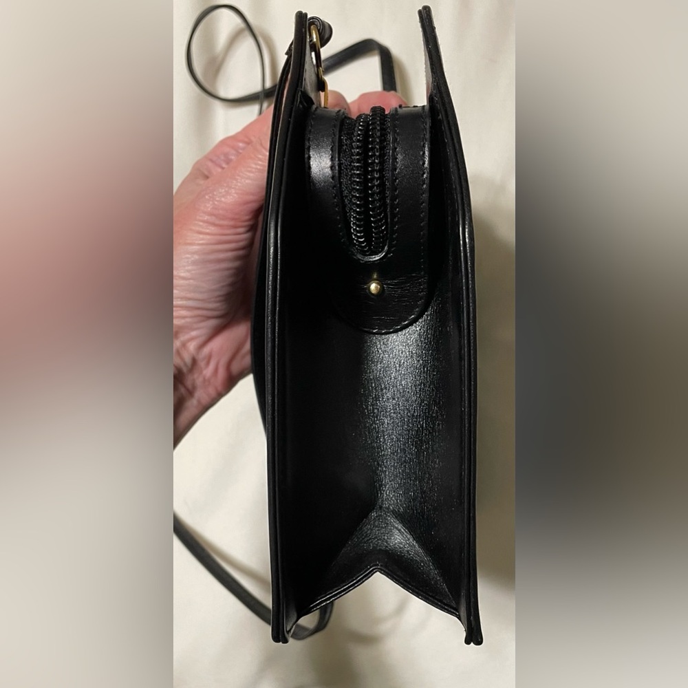 Authentic Vintage Ferragamo Sophisticated Black Leather Bag with Gold Hardware - Picture 7 of 16